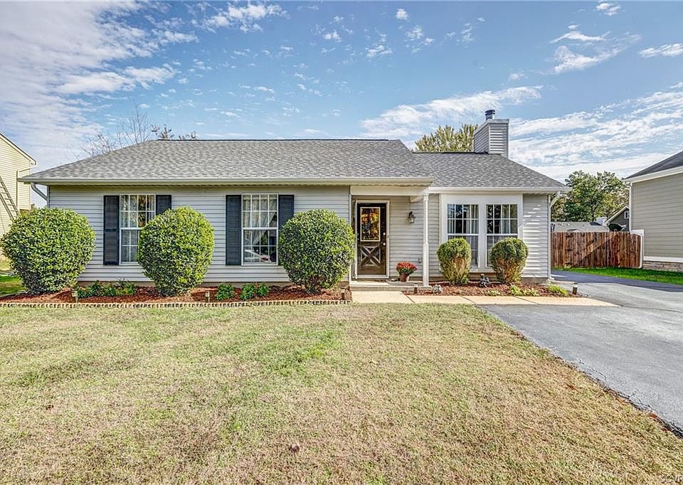 1st image of 4621 Halleys Cir
