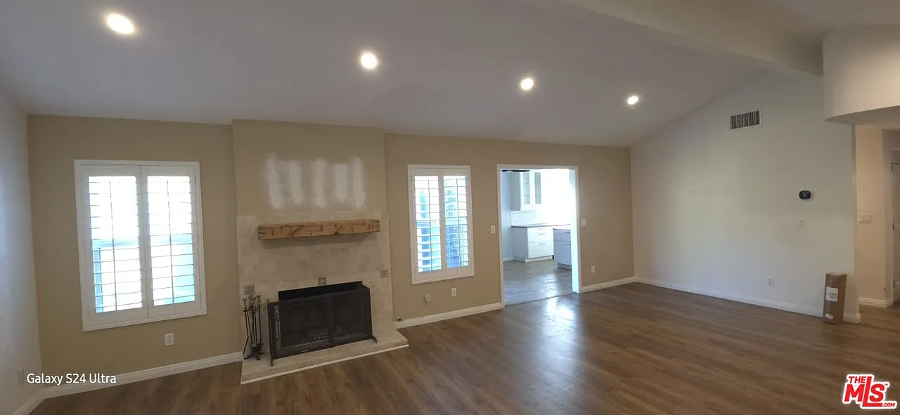 4 bed, 3.0 bath, 2317 sqft, $5,600 — Photo 1