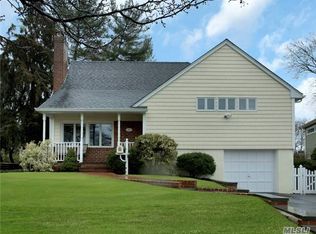 5 Andover Rd, Port Washington, NY 11050