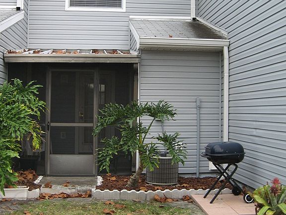 Screened patio/bkyard