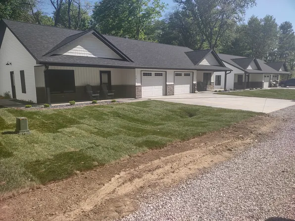 905 W Broadway St, Loogootee, IN 47553