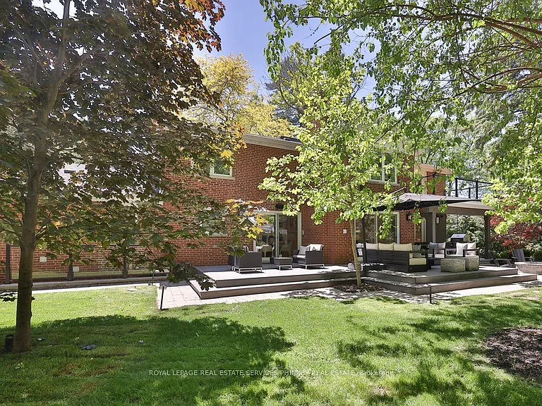 1638 Ruscombe Close — Photo 37