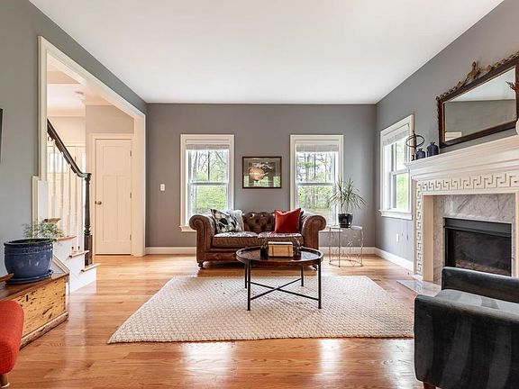 5th image of 639 Essex St