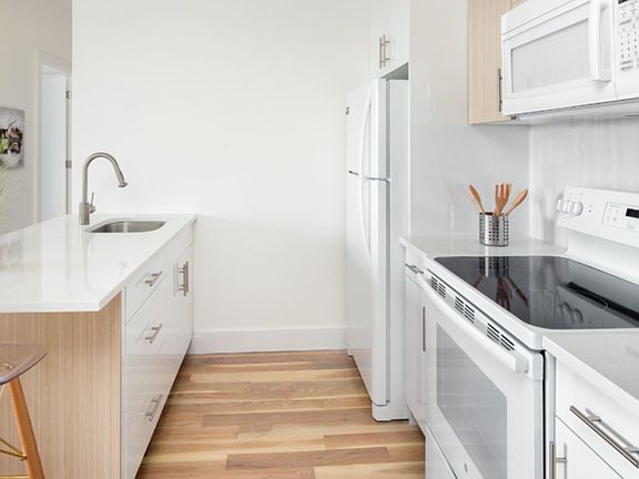 5th image of 818 Lexington Ave #2P