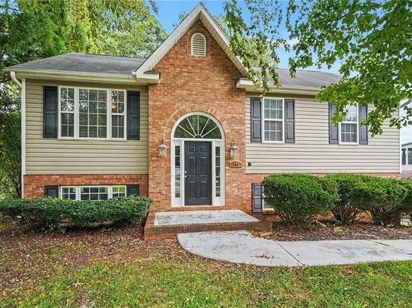 185 Summit Dr, Mocksville, NC 27028