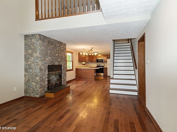 3rd image of 443 Jefferson Dr