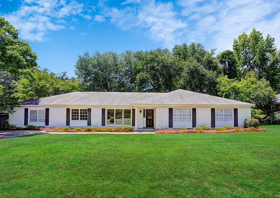 1st image of 2420 Belcher Dr