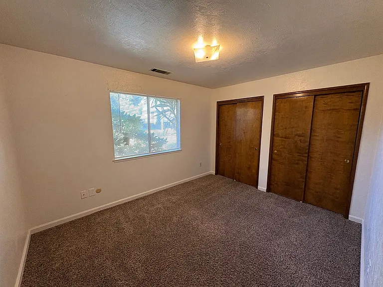 2943 W Ashland Ave — Photo 16