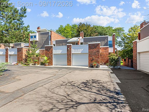 5th image of 1955 Hyde Park Rd #7