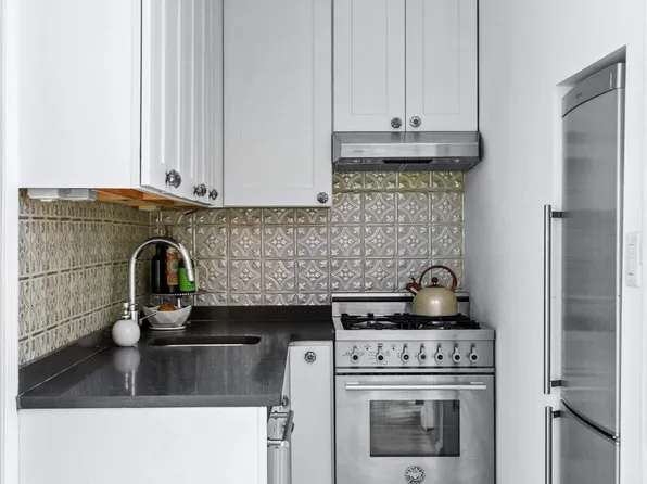 507 East 12th Street image 3 of 10