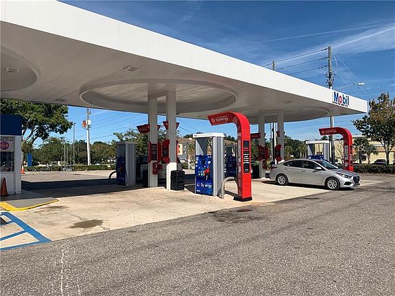 4th image of 11001 W Colonial Dr