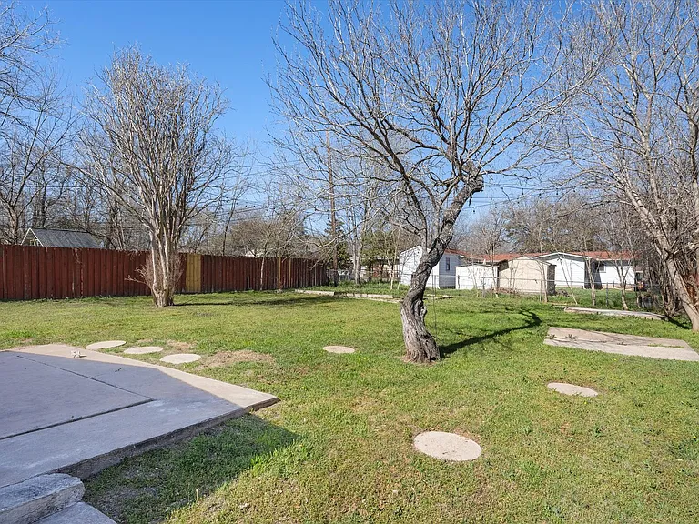4900 Eastdale Dr — Photo 28