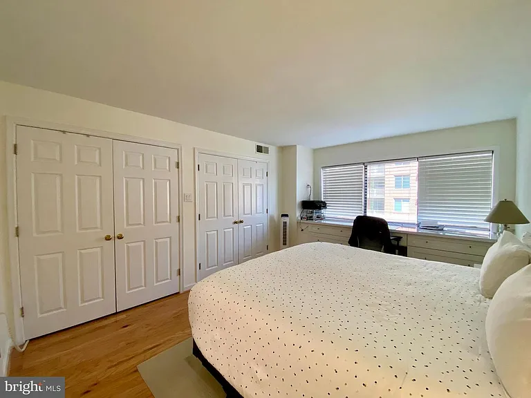 1301 N Ct #812 — Photo 28