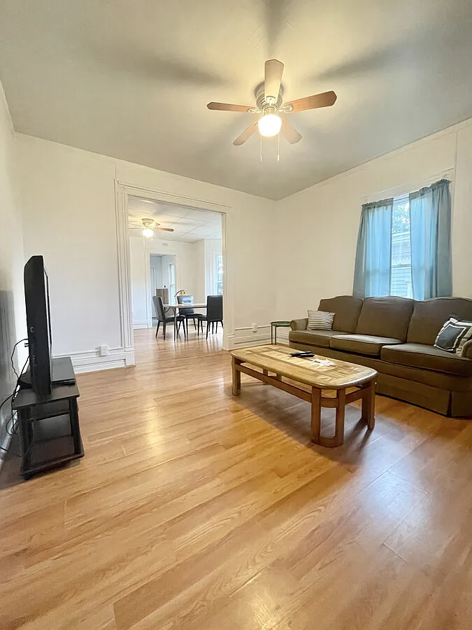 3 bed, 1000 sqft, $700 — Photo 3