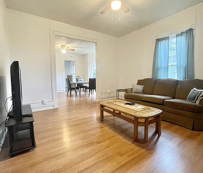 7 Reynolds Ave — Photo 3