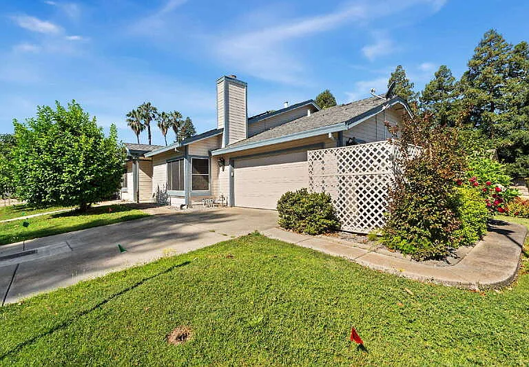 5740 Laguna Park Dr #B — Photo 2