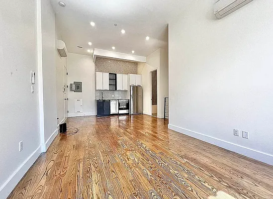 Rented by Reavis | media 8