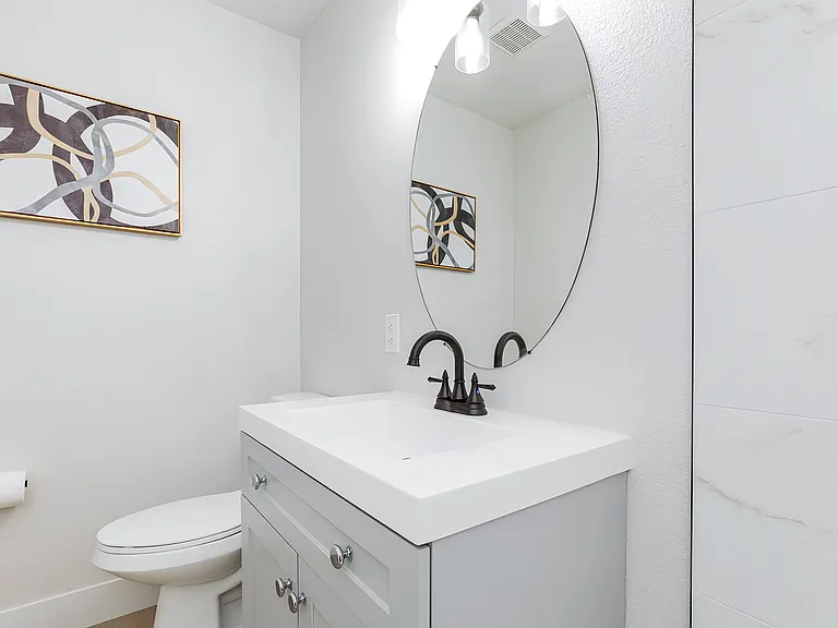 Hall bathroom 1