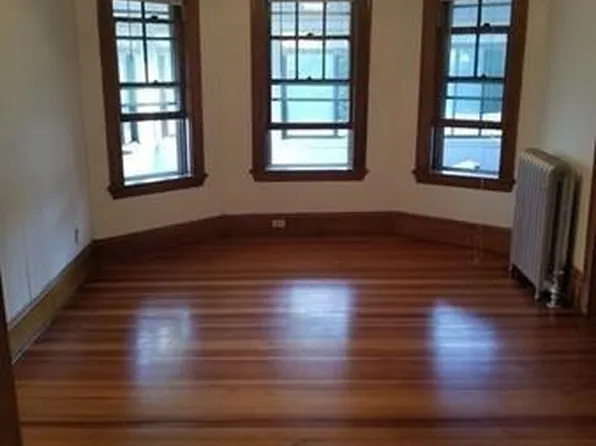 27 Lloyd Rd #S1, Watertown, MA 02472