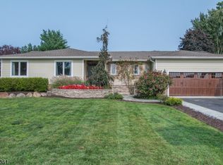 7 Annette Rd, Fairfield, NJ 07004