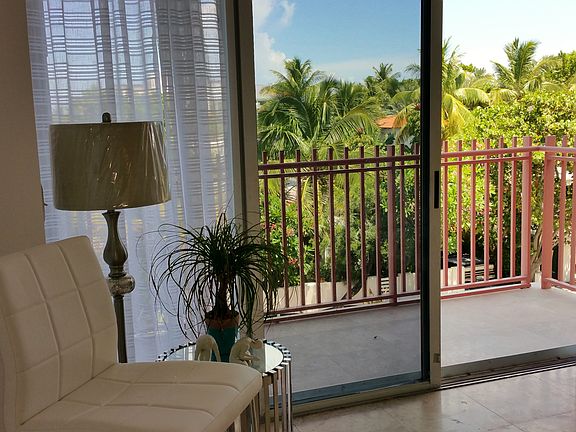 Beautiful Views & Ocean Breezes