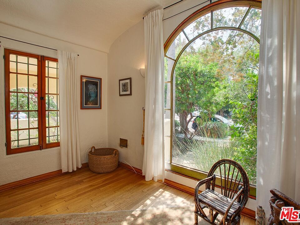 1st image of 2044 Glencoe Ave
