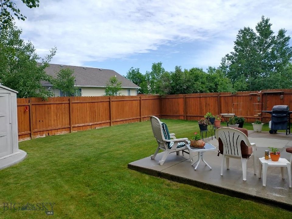 1st image of 10 Pebble Brook Ln