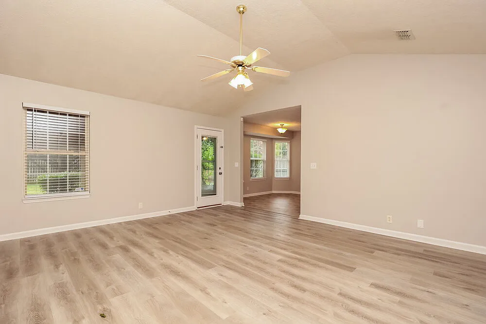 3 bed, 2.0 bath, 1380 sqft, $1,895 — Photo 4