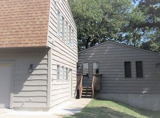 1423 Eastview Dr, Coralville, IA 52241