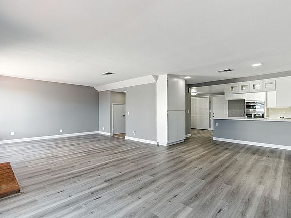 4th image of 81 Mountain Valley St