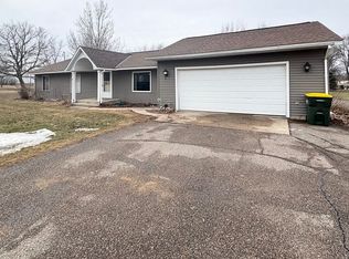 22968 160th St NE, New London, MN 56273