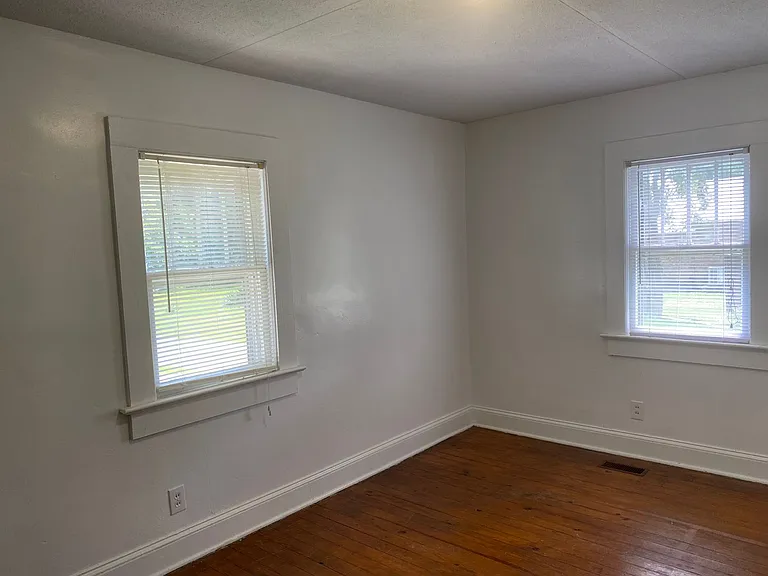 1317 Highland Dr — Photo 8