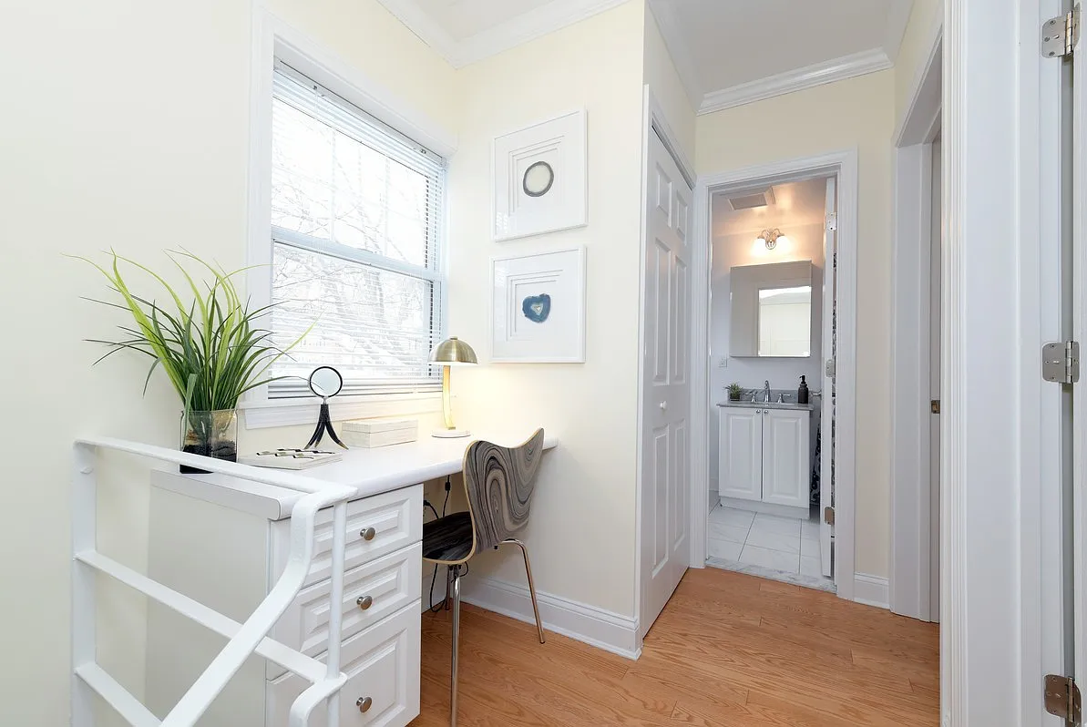 2 bed, 1.5 bath, 911 sqft, $3,760 — Photo 3