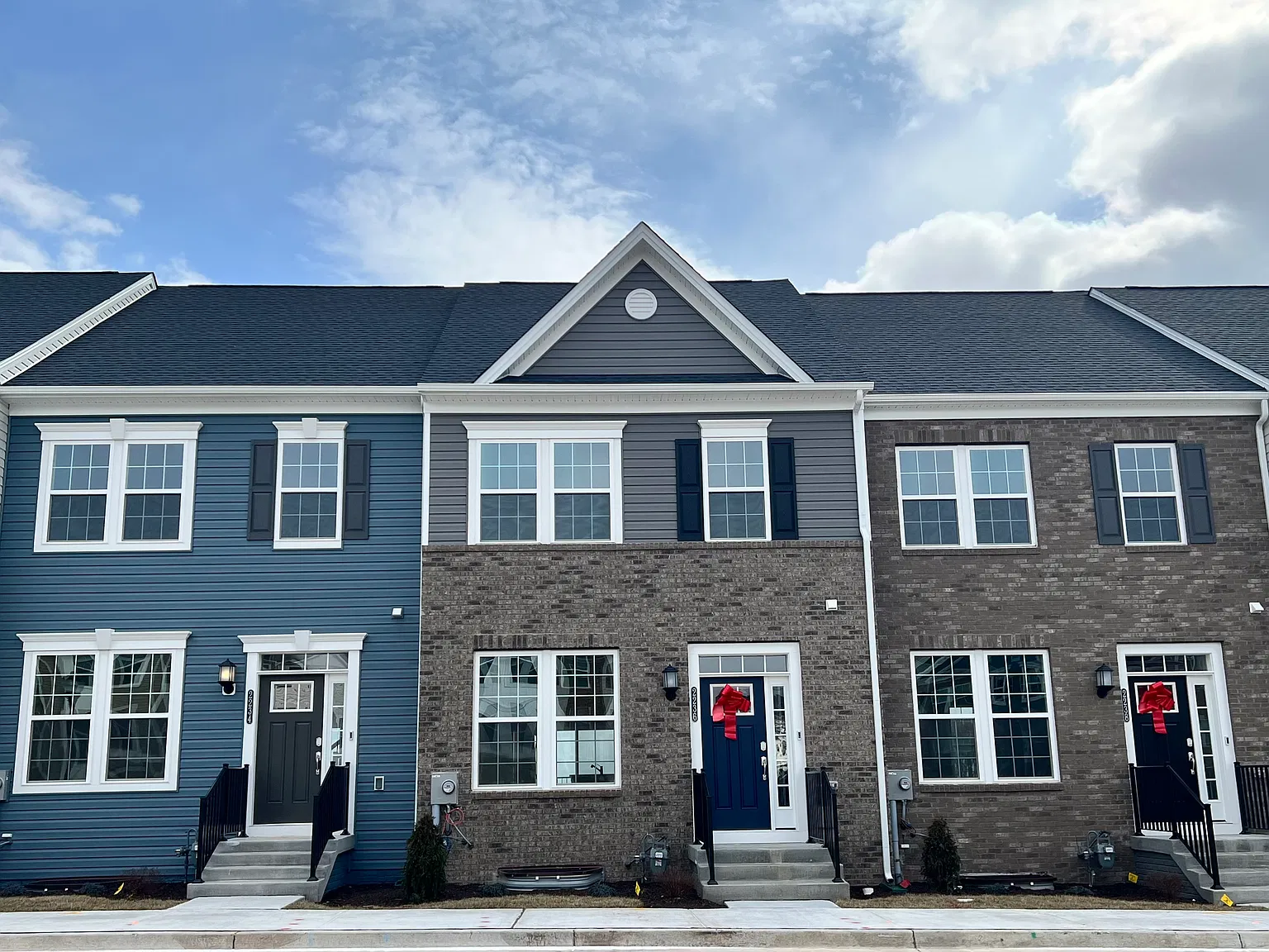 3 bed, 3.5 bath, 1900 sqft, $2,700 — Photo 1