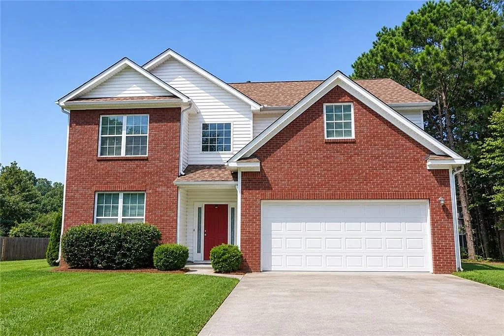 4 bed, 2.5 bath, 2925 sqft, $2,400 — Photo 1