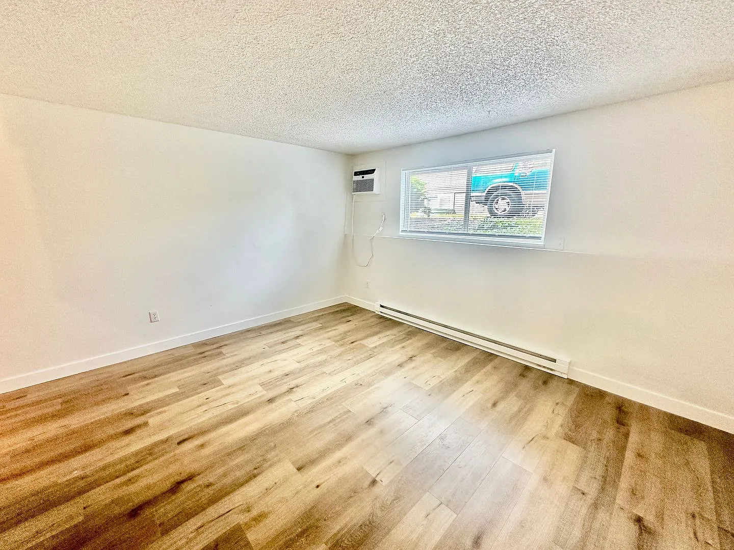 1036 E Desmet Ave — Photo 2