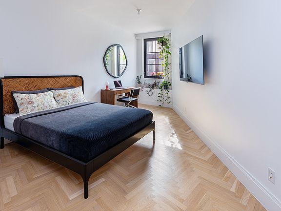 3rd image of 300 W 122nd St #5P