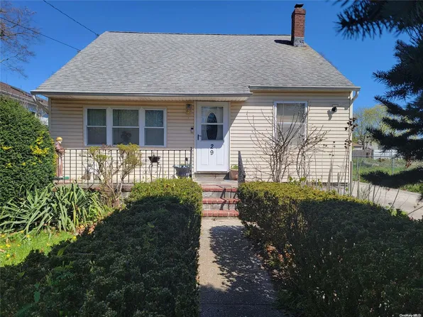 29 Manor Drive, Shirley, NY 11967