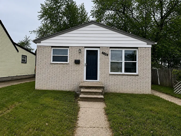 8654 Continental Ave — Photo 1