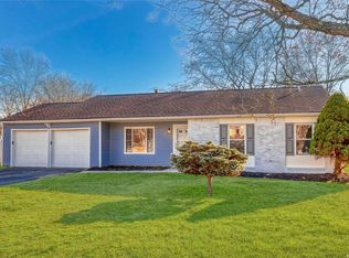 16 Inverness Rd, Holbrook, NY 11741