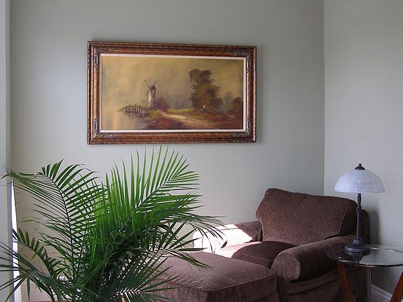 Reading alcove in bedroom