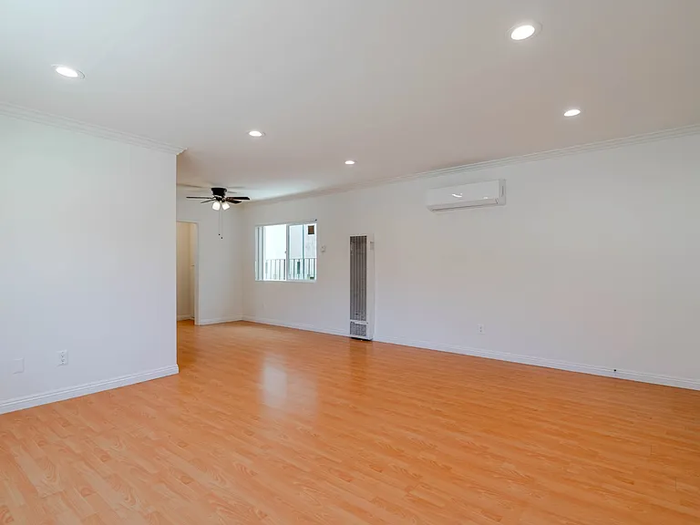 340 W Doran St #8 — Photo 4