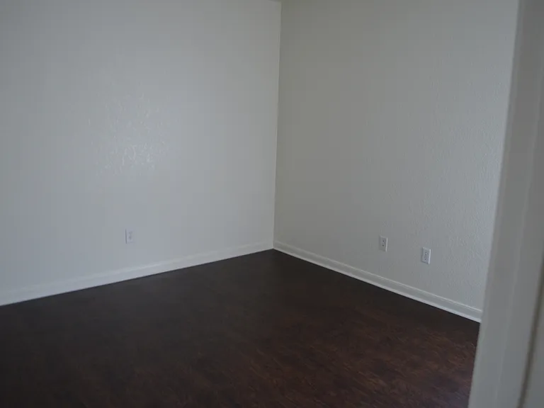 2208 Wildewood Dr — Photo 9