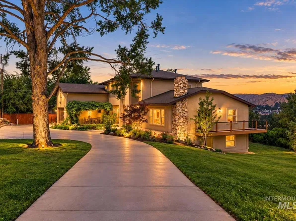 2919 N Tweed Ct, Boise, ID 83702