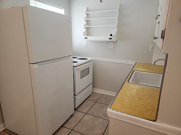 5th image of 10439 Skycrest Dr N