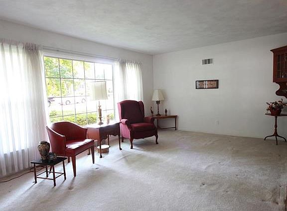 2nd image of 1027 Whitecliff Dr