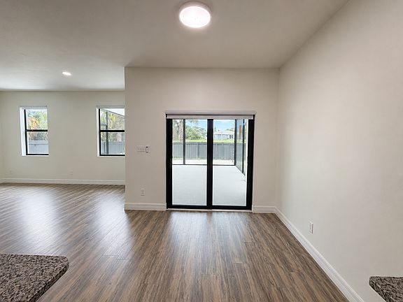 4th image of 5015 Quebec Rd