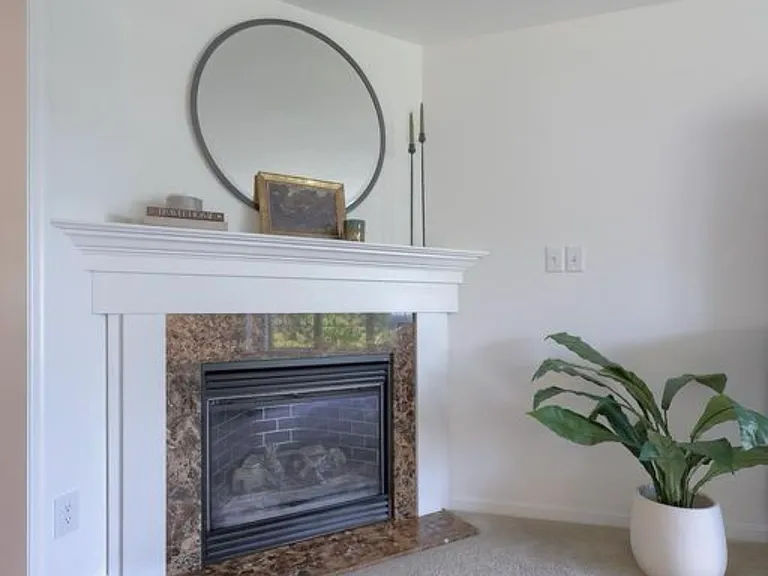637 Royal View Dr — Photo 3