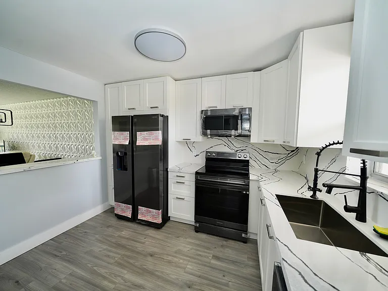 2541 Aragon Blvd #305 — Photo 2