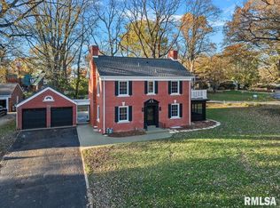 2211 S Wiggins Ave, Leland Grove, IL 62704